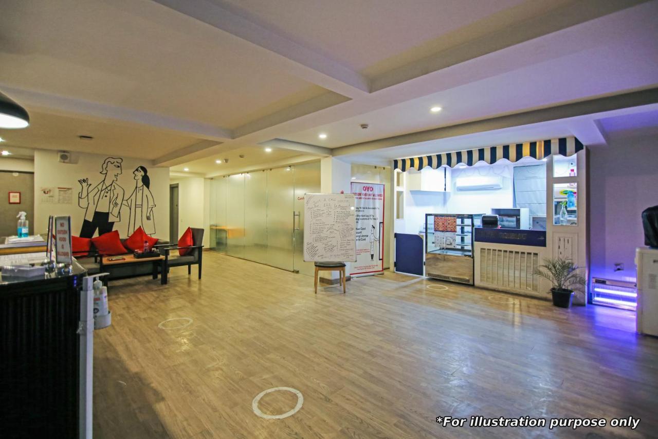 Vaccinated Staff- Oyo Townhouse 105 Khar West Station Hotell Mumbai Exteriör bild