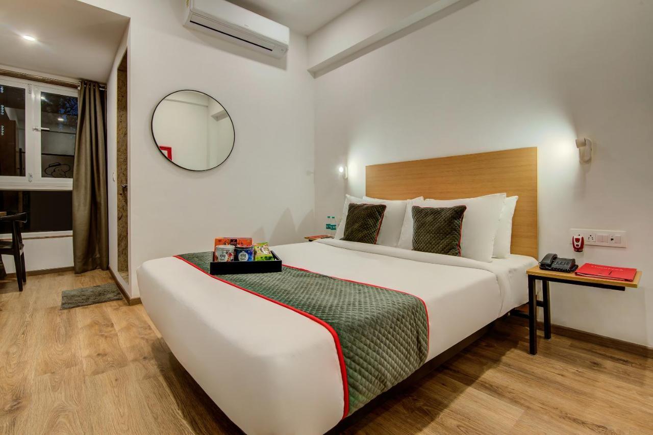 Vaccinated Staff- Oyo Townhouse 105 Khar West Station Hotell Mumbai Exteriör bild