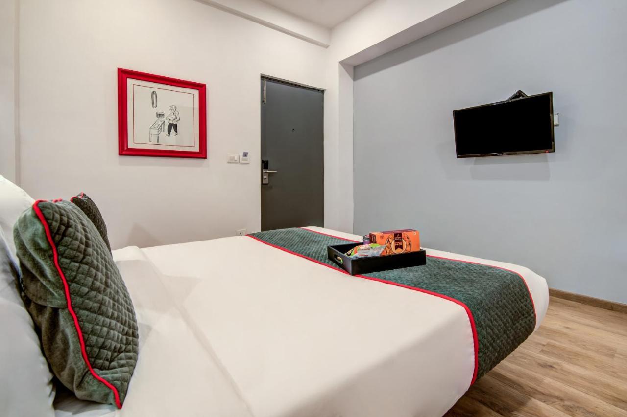 Vaccinated Staff- Oyo Townhouse 105 Khar West Station Hotell Mumbai Exteriör bild